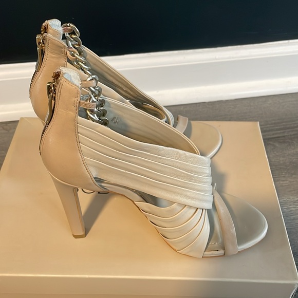 BCBGeneration 3” heels. Nude - Picture 4 of 8